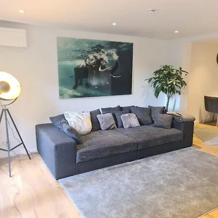 Kernsan. Souterrain-wohnung 60qm Mit Pool Blick