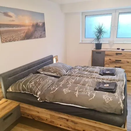 Kernsan. Souterrain-wohnung 60qm Mit Pool Blick