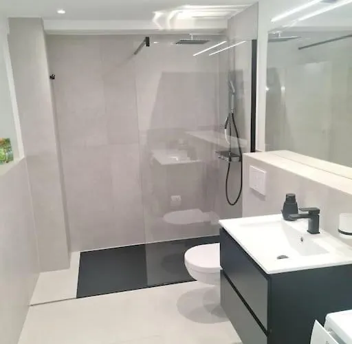 Kernsan. Souterrain-wohnung 60qm Mit Pool Blick Krefeld