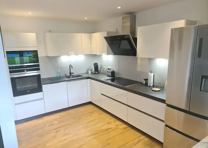 Kernsan. Souterrain-wohnung 60qm Mit Pool Blick *