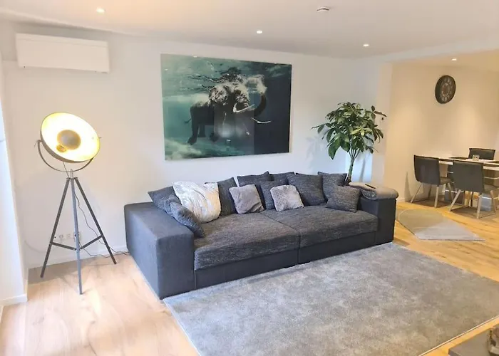 Kernsan. Souterrain-wohnung 60qm Mit Pool Blick