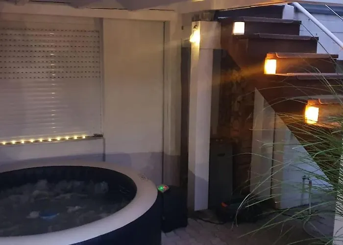 Kernsan. Souterrain-wohnung 60qm Mit Pool Blick Apartamento Krefeld