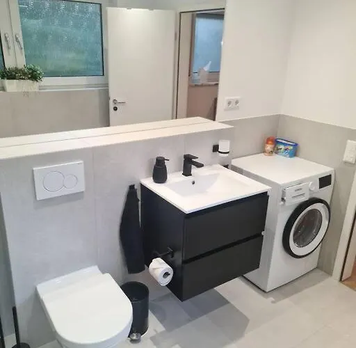 Kernsan. Souterrain-wohnung 60qm Mit Pool Blick * Krefeld