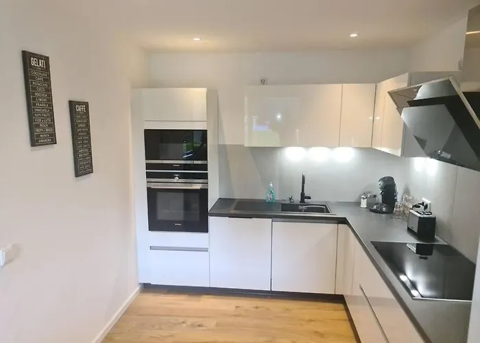 Kernsan. Souterrain-wohnung 60qm Mit Pool Blick Appartement *