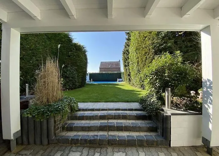 Kernsan. Souterrain-wohnung 60qm Mit Pool Blick